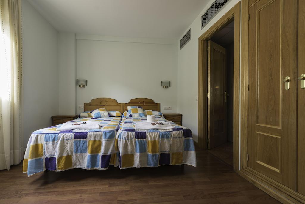 Hostal Restaurante La Pineda El Barco de Ávila Oda fotoğraf