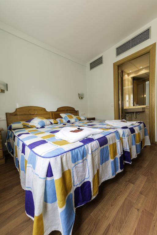 Hostal Restaurante La Pineda El Barco de Ávila Oda fotoğraf